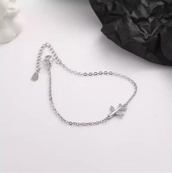 Silver airplane bracelet (1 airplane)